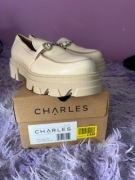 Kultowy model MEY LOAFER marki Charles Footwear w rozmiarze 41