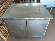 Stół roboczy gastronomiczny z szafką