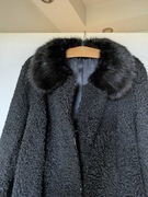 Futro karakułowe z kołnierzem z norki