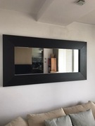 Lustro w czarnej ramie