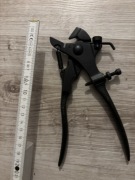 Antyczne cęgi do ustawiania zębów pił 5