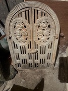 Stare żeliwne drzwiczki do pieca