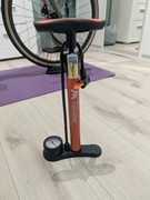 Pompka rowerowa z manometrem