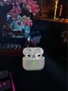 AirPods 3. generacji (zestaw z etui ładującym)