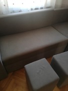 Narożnik szary z 2 pufami