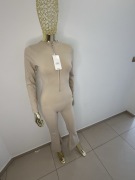 Elegancki kombinezon dopasowany z zamkiem