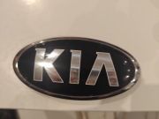 Logo Kia , Sorento III z przedniego grilla.