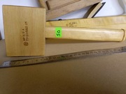 Stary młotek drewniany, stolarski