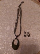 Wisiorek i kolczyki.