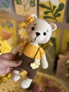 Maskotka miś, ręcznie robiona na szydełku