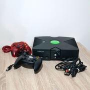 Konsola Xbox z dwoma padami