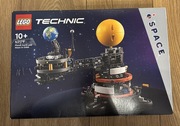 LEGO Technic 42179 Planeta Ziemia i Księżyc na orbicie