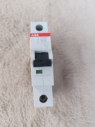 Bezpiecznik Wyłączony automat nadprądowy ABB b10