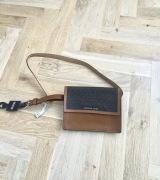 Michael Kors Saszetka Nerka na pasku brązowa