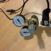 reduktor CO2 z elektrozaworem ACL i zaworkiem precyzyjnym Camozzi