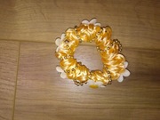 Gumka spinka do włosów z materiału ozdobna zapinka złota kwiaty PRL