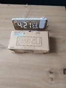 Cyfrowy budzik z projektorem i radiem 