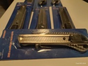 Noż do tapet tapicerski metalowy 18 mam łamane ostrze Nowe