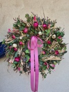 Wianek wiosenny wielkanocny na drzwi