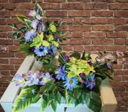 Wiązanka stroik  ze sztucznych kwiatów na cmentarz  grób komplet