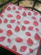 Czerwona apaszka w truskawki Chusta na głowę truskawka