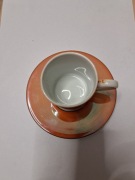 Mała filiżanka do espresso w kolorze pomarańczowym, opalizującym
