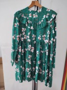 Sukienka z długim rękawem w kwiaty 