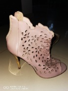 Sandałki czółenka carinii 39 skóra puder