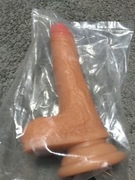 Dildo z przyssawka 18 cm 