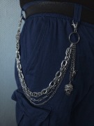 Metalowy potrójny łańcuszek do spodni z czaszką i krzyżem dlł. 40cm