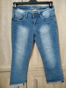 Damskie spodnie jeansowe typu rybaczki (capri) o długości 3/4 S