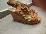 Eleganckie buty na koturnie 