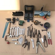 Imadło kowadło nożyce kleszcze ukośnica i inne narzędzia ręczne.