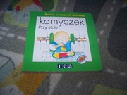 KAMYCZEK PRZY STOLE - ŚWIAT OCZAMI