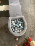 Piankowy zestaw do zabawy z malym basenem