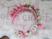 Kwiatowa opaska z begonii i kwiatów jabłoni*Sesja zdjęciowa*Komunia