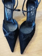 Nowe czarne czółenka na obcasie Kotyl 38