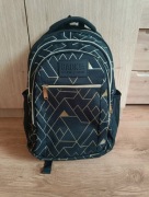 Plecak szkolny wielokomorowy Back Up czarny, odcienie żółtego i złota 26 l