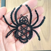 Serwetka frywolitka Pająk czarny 6 cm