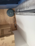 Szaro biała lampa stojaca