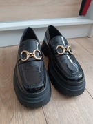 Czarne lakierowane mokasyny na mega platformie 