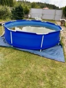 Basen z okrągłą stalową ramą o średnicy 3 metry i wysokości 76 cm