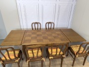 Stół rozkładany plus sześć krzeseł