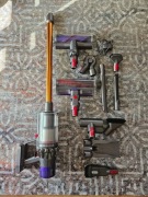 Odkurzacz Dyson V10 złoty