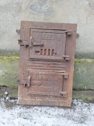 Stare żeliwne drzwi piecowe