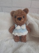 Miś pluszak w sukience na szydełku, handmade rękodzieło maskotka