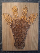 obraz żyrafa wykonany metodą string art 20x15cm