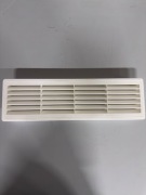 Kratka wentylacyjna drzwiowa plastikowa szer. 46cm wys. 13,5cm