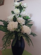 Stroik w białej, eleganckiej tonacji