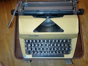 Maszyna ręczna do pisania Predom Łucznik 1301